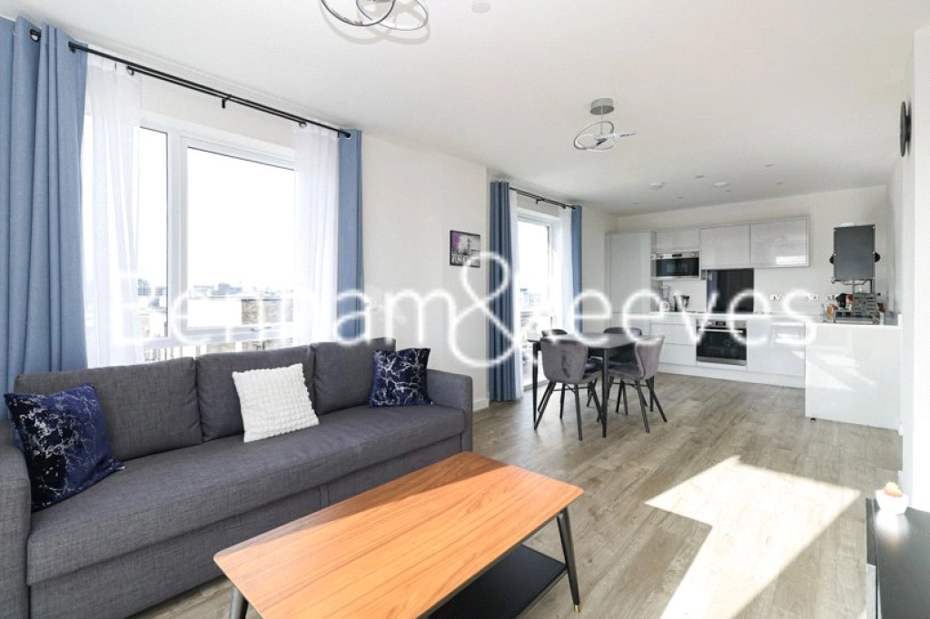 2 bedrooms apartments/flats for sale in Vousden Grove, London - SE28 view 2
