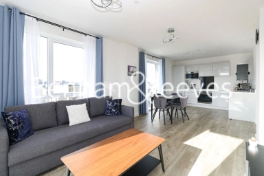Vousden Grove, London - SE28 view 2
