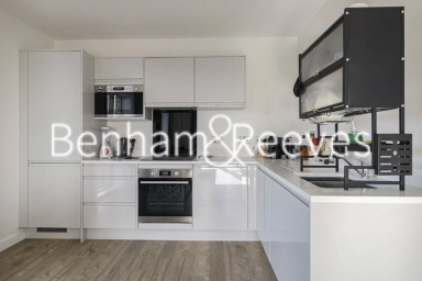 Vousden Grove, London - SE28 view 3