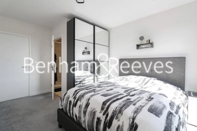 Vousden Grove, London - SE28 view 4