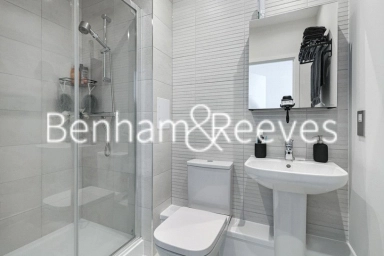 Vousden Grove, London - SE28 view 5