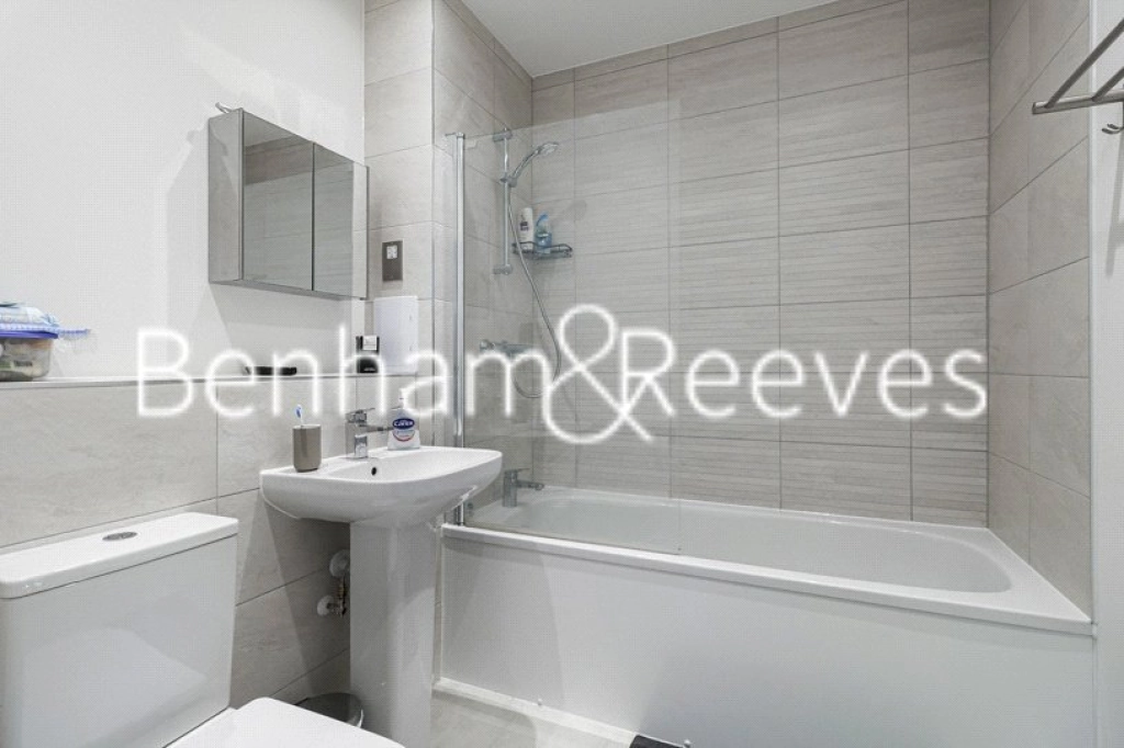 2 bedrooms apartments/flats for sale in Vousden Grove, London - SE28 view 9