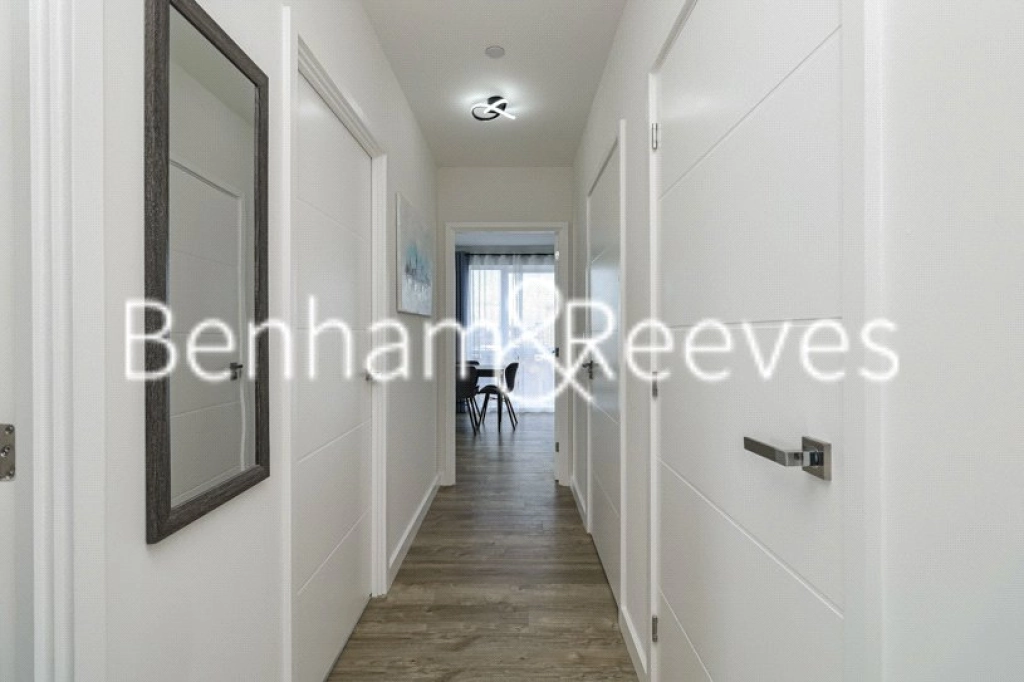2 bedrooms apartments/flats for sale in Vousden Grove, London - SE28 view 11