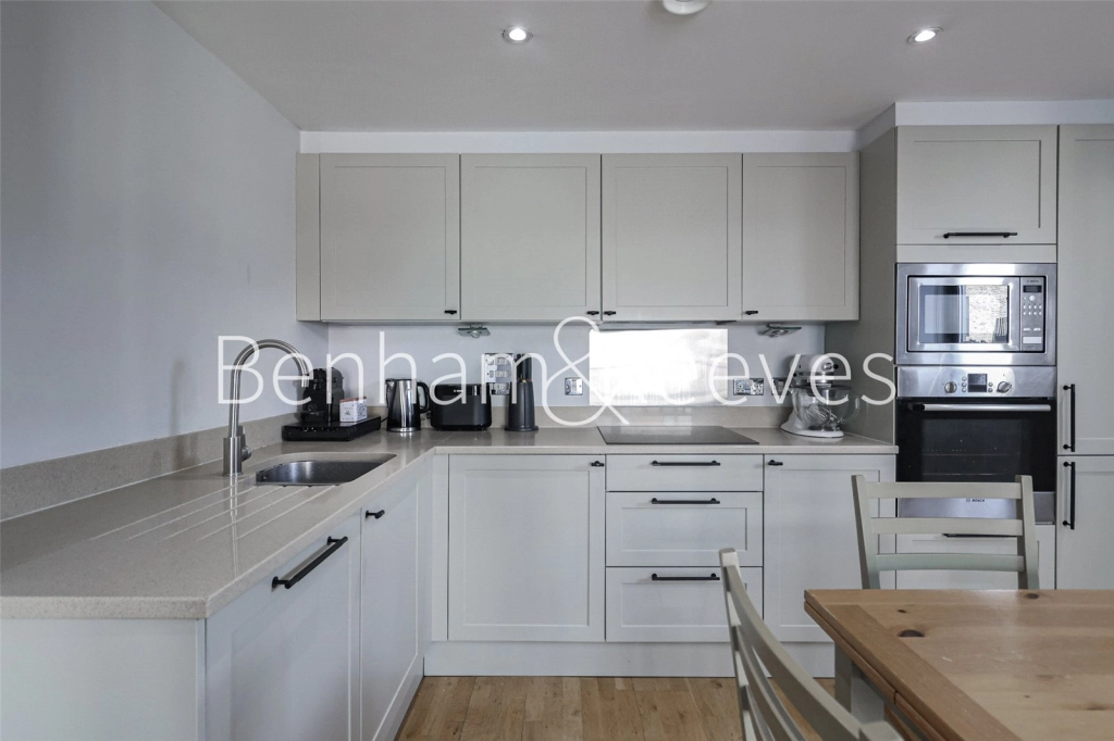 2 bedrooms apartments/flats for sale in Bunton Street, London - SE18 view 2