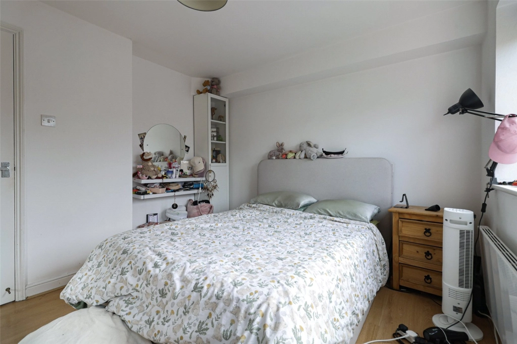 1 bedroom apartments/flats for sale in Harlinger Street, Woolwich - SE18 view 9