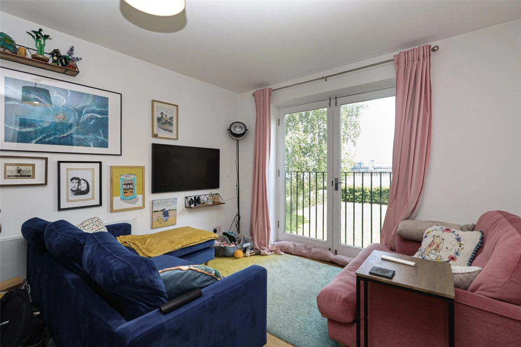 1 bedroom apartments/flats for sale in Harlinger Street, Woolwich - SE18 view 2