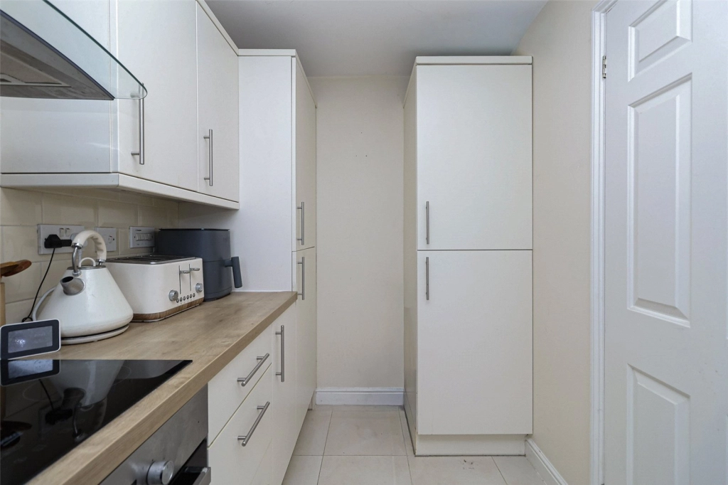 1 bedroom apartments/flats for sale in Harlinger Street, Woolwich - SE18 view 5