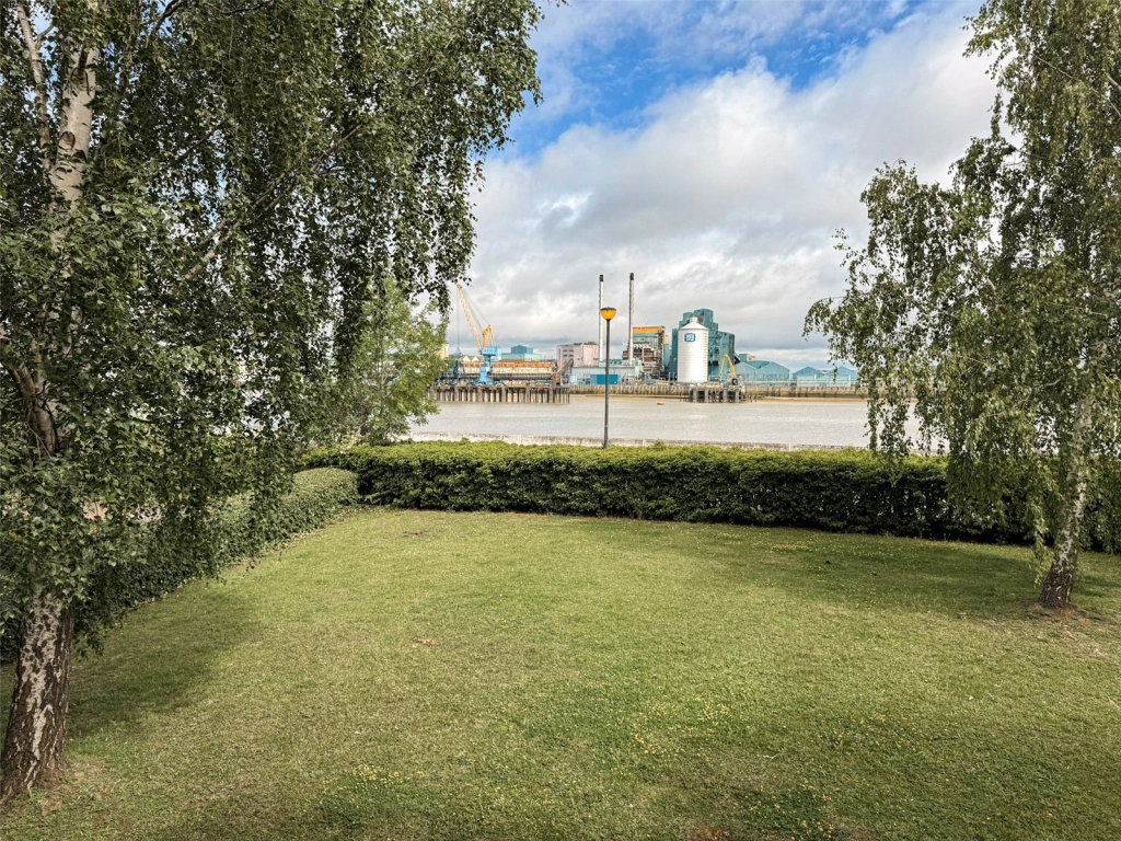 1 bedroom apartments/flats for sale in Harlinger Street, Woolwich - SE18 view 16