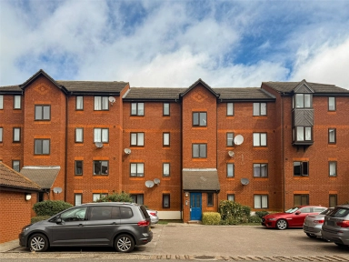 Harlinger Street, Woolwich - SE18 view 1