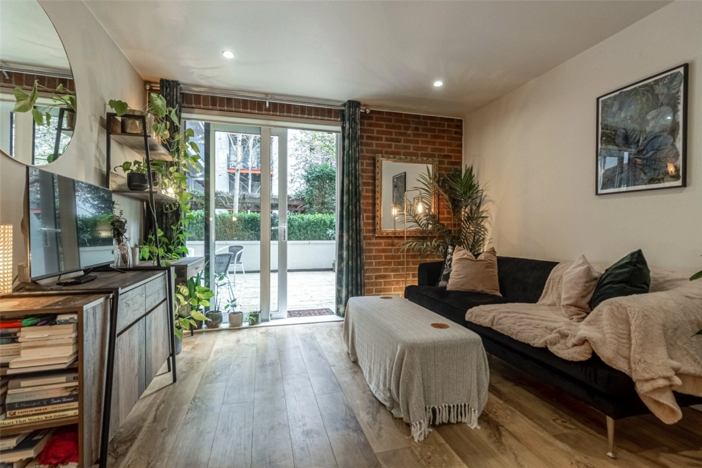 1 bedroom apartments/flats for sale in Major Draper Street, Royal Arsenal - SE18 view 2