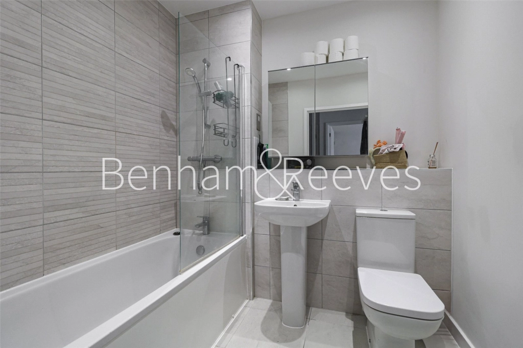 1 bedroom apartments/flats for sale in Vousden Grove, London - SE28 view 5