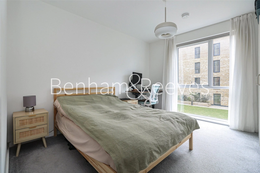 1 bedroom apartments/flats for sale in Vousden Grove, London - SE28 view 6