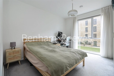 Vousden Grove, London - SE28 view 4