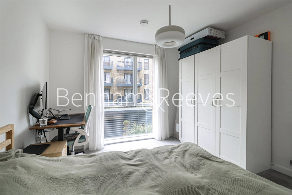1 bedroom apartments/flats for sale in Vousden Grove, London - SE28 view 7
