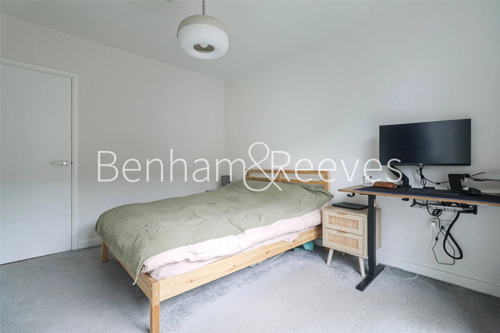 1 bedroom apartments/flats for sale in Vousden Grove, London - SE28 view 8