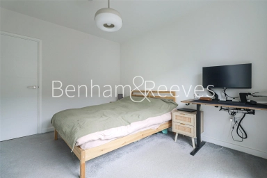 Vousden Grove, London - SE28 view 6