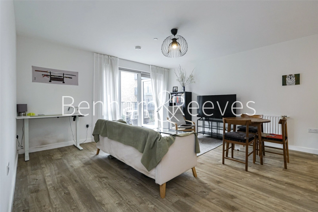 1 bedroom apartments/flats for sale in Vousden Grove, London - SE28 view 4