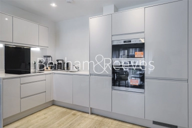 Vousden Grove, London - SE28 view 10