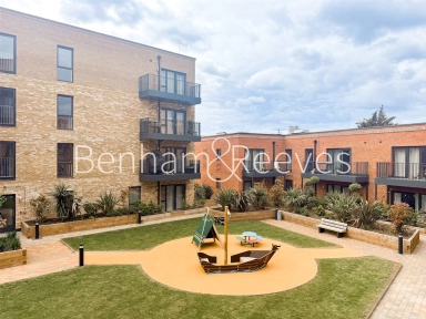 Vousden Grove, London - SE28 view 13