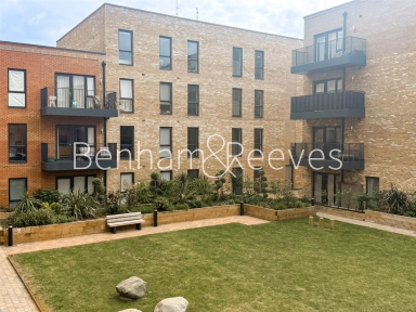 Vousden Grove, London - SE28 view 14