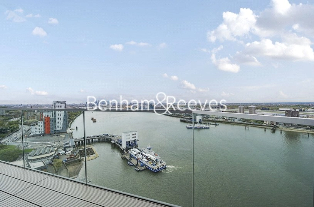 3 bedrooms apartments/flats for sale in Brigadier Walk, London - SE18 view 2