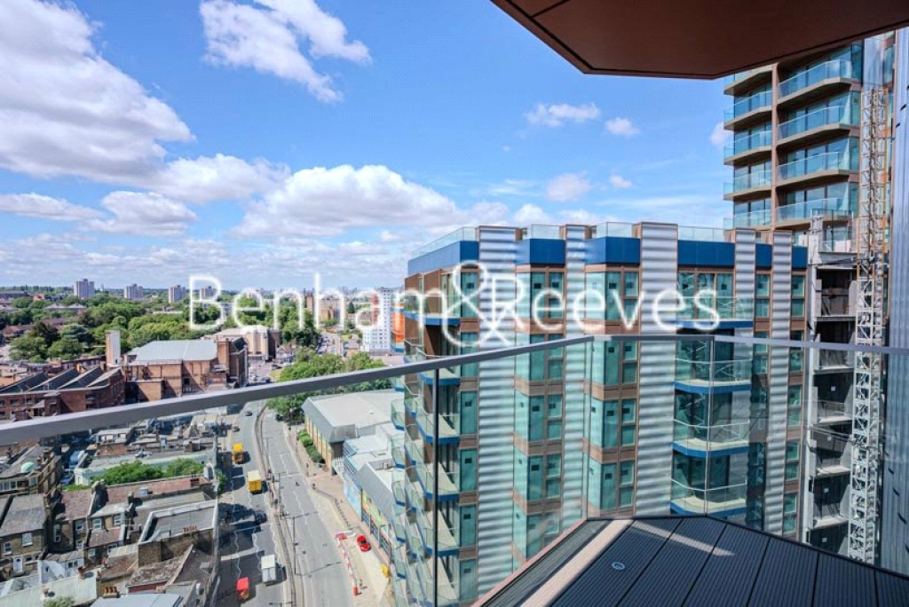 3 bedrooms apartments/flats for sale in Brigadier Walk, London - SE18 view 6