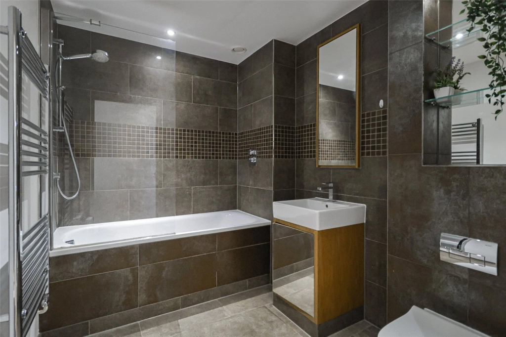 2 bedrooms apartments/flats for sale in Duke of Wellington Avenue, Woolwich - SE18 view 5