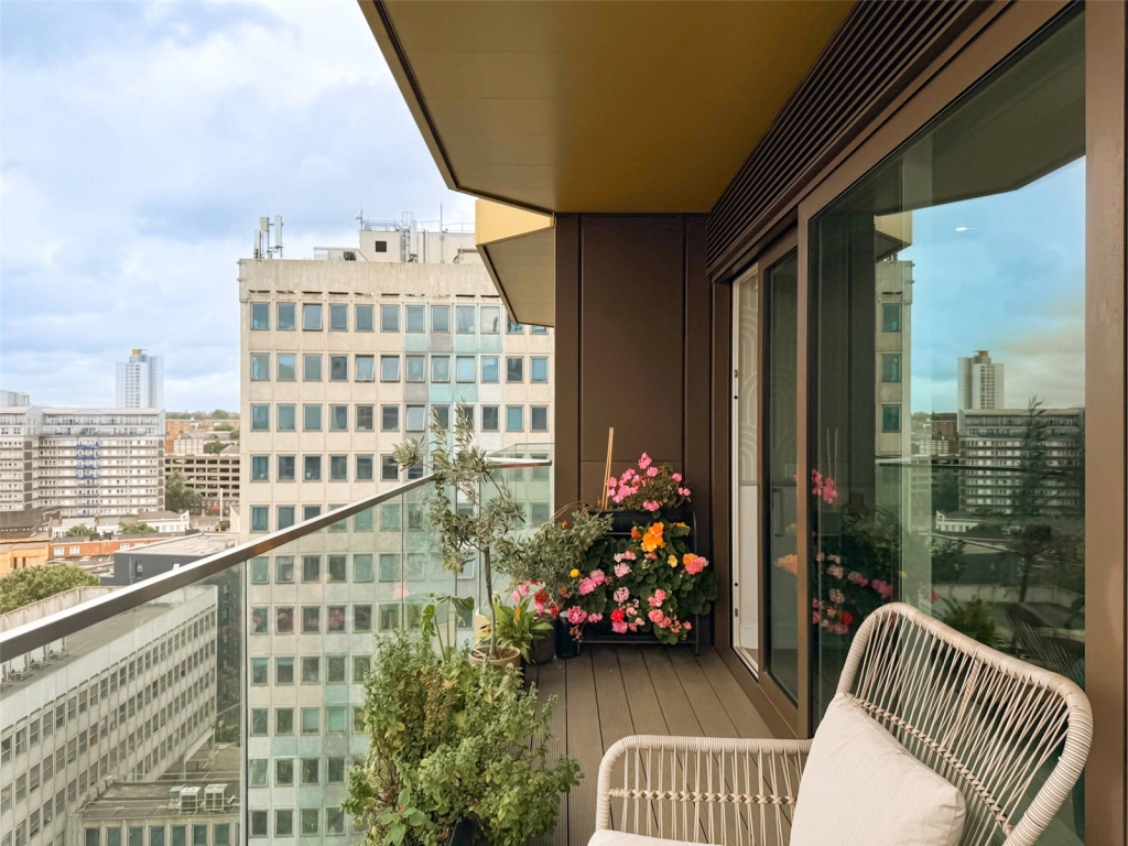 2 bedrooms apartments/flats for sale in Brigadier Walk, Woolwich - SE18 view 8
