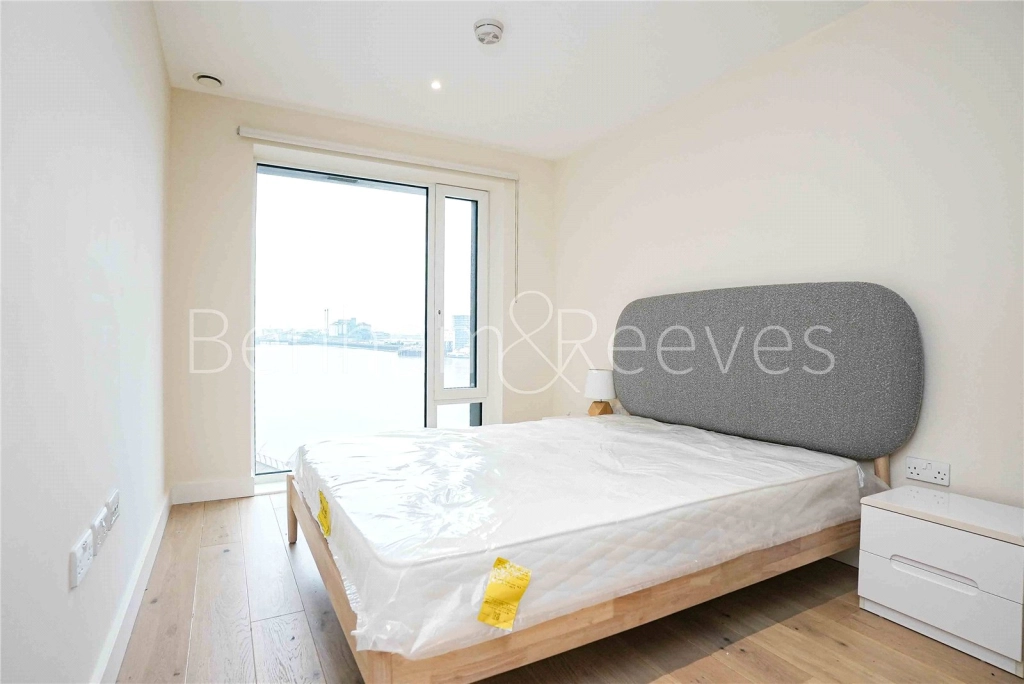 2 bedrooms apartments/flats for sale in Duke of Wellington Avenue, London - SE18 view 4