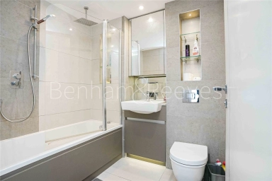 Duke of Wellington Avenue, London - SE18 view 5