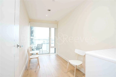 Duke of Wellington Avenue, London - SE18 view 13