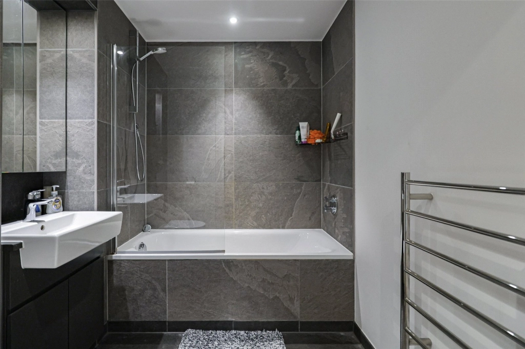 1 bedroom apartments/flats for sale in Woolwich High Street, Woolwich - SE18 view 14