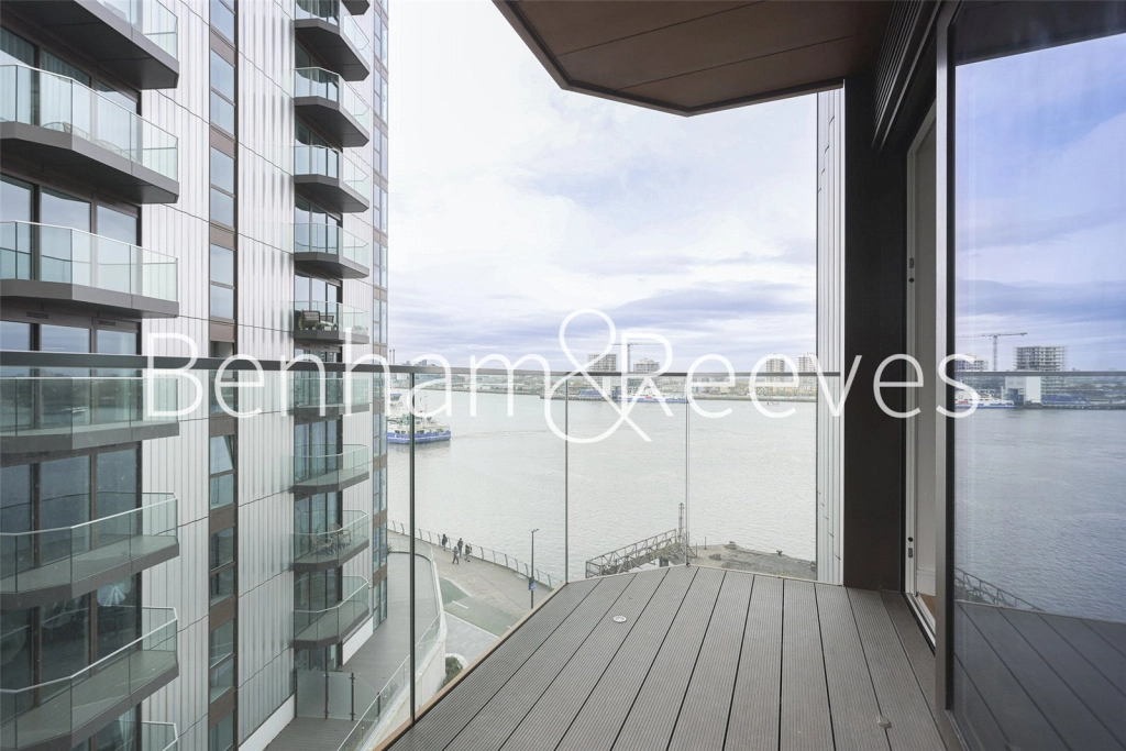 1 bedroom apartments/flats for sale in Brigadier Walk, London - SE18 view 5