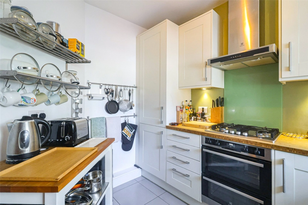 3 bedrooms houses for sale in Cadogan Road, Woolwich - SE18 view 14