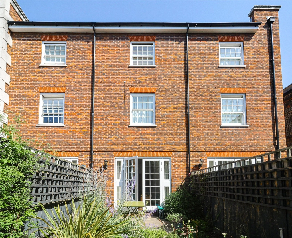 3 bedrooms houses for sale in Cadogan Road, Woolwich - SE18 view 11