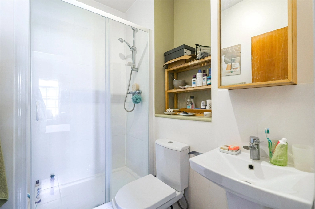 3 bedrooms houses for sale in Cadogan Road, Woolwich - SE18 view 6