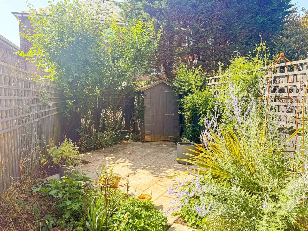 3 bedrooms houses for sale in Cadogan Road, Woolwich - SE18 view 12