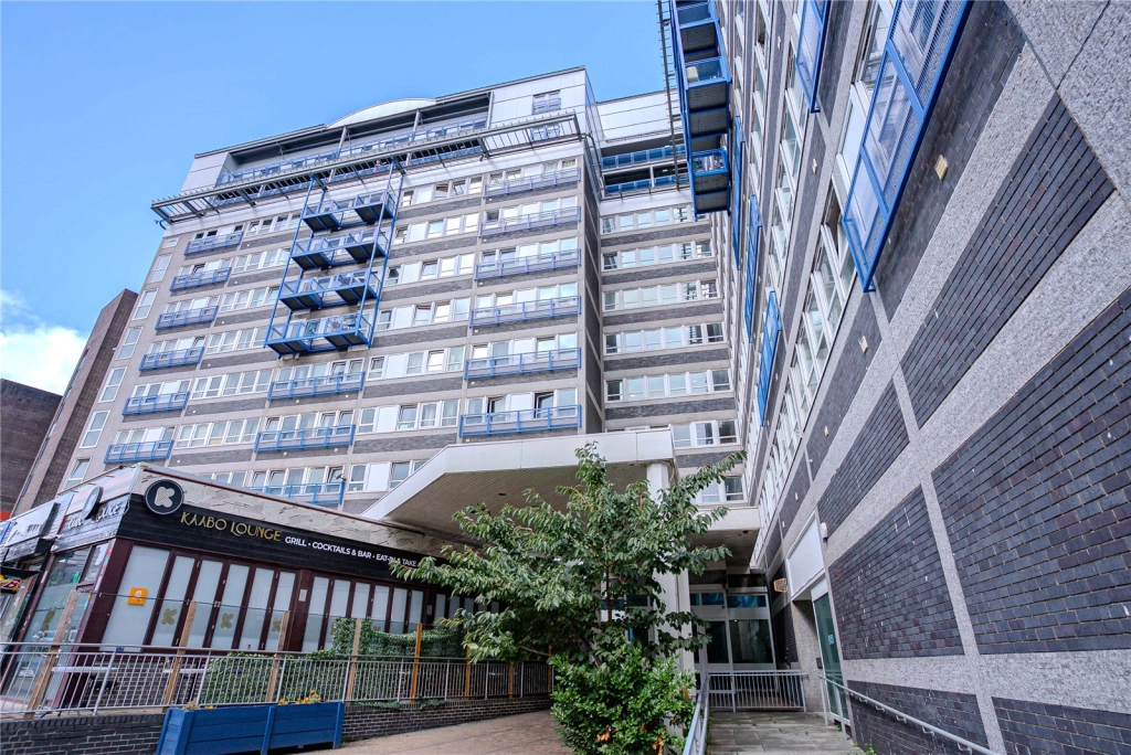 2 bedrooms apartments/flats for sale in Calderwood Street, London - SE18 view 3