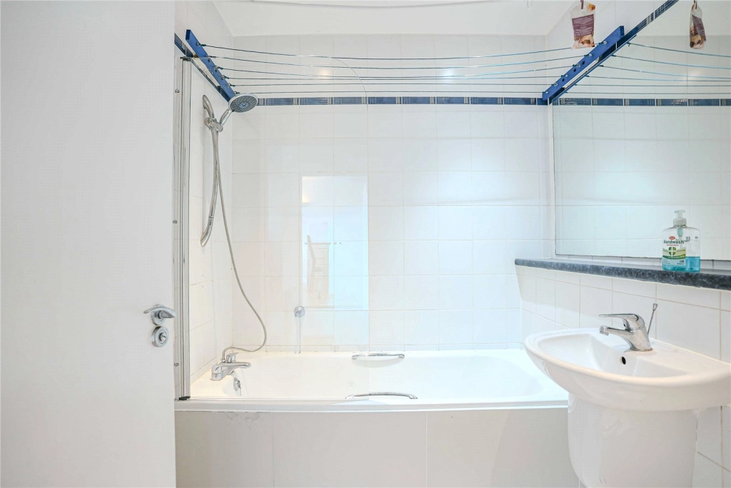 2 bedrooms apartments/flats for sale in Calderwood Street, London - SE18 view 6
