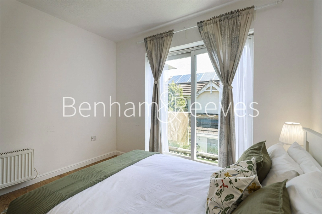 Studio apartments/flats for sale in Pier Way, London - SE28 view 3
