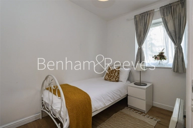 Pier Way, London - SE28 view 4