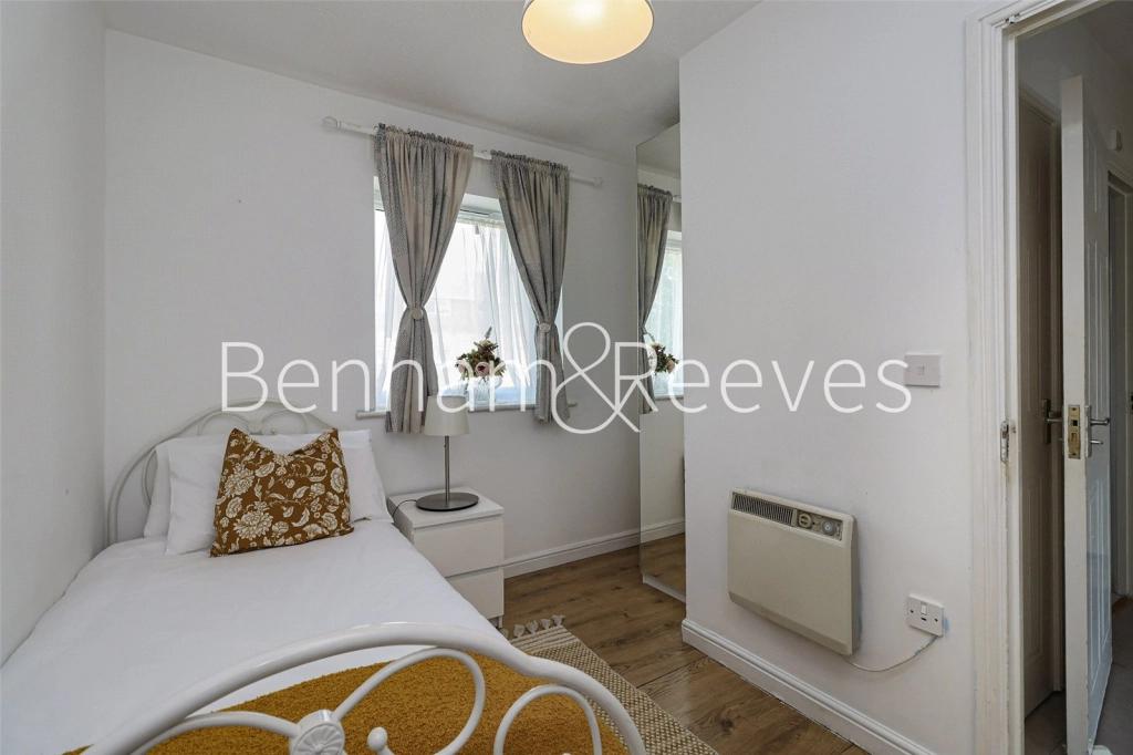 Studio apartments/flats for sale in Pier Way, London - SE28 view 5