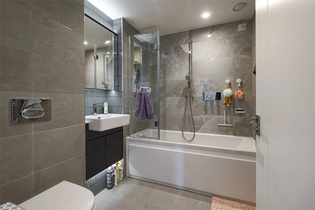 2 bedrooms apartments/flats for sale in Brigadier Walk, Woolwich - SE18 view 8