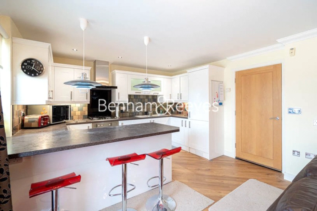 2 bedrooms apartments/flats for sale in Erebus Drive, London - SE28 view 2