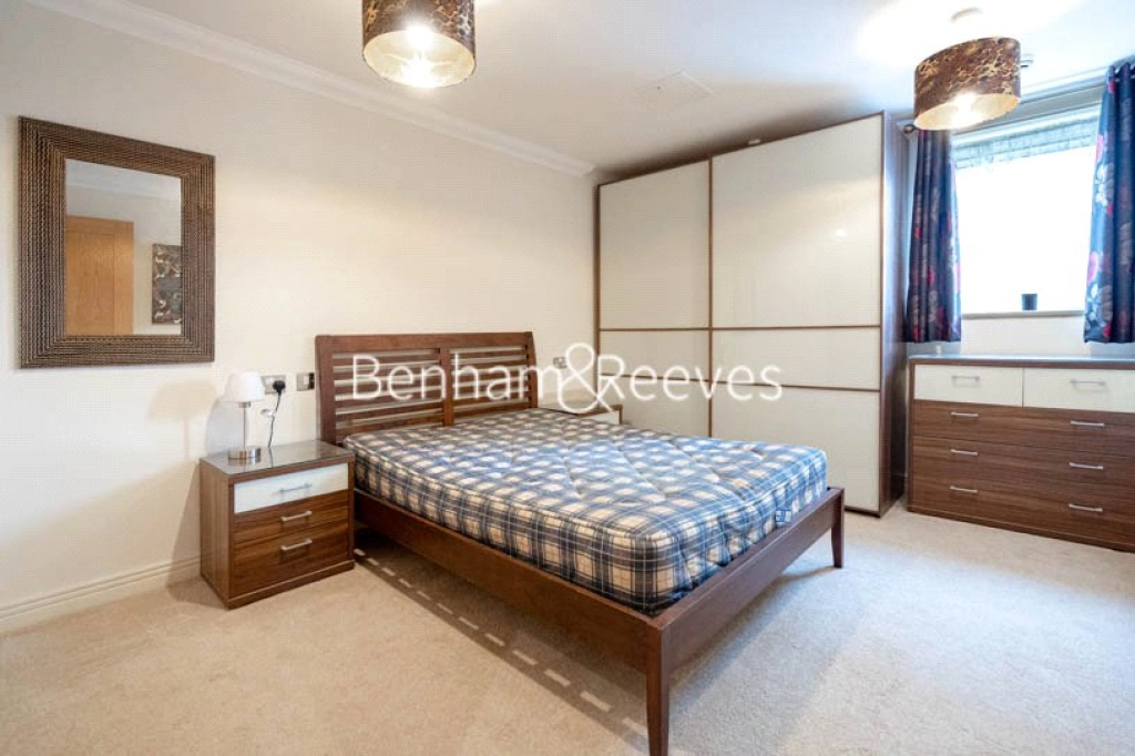 2 bedrooms apartments/flats for sale in Erebus Drive, London - SE28 view 3