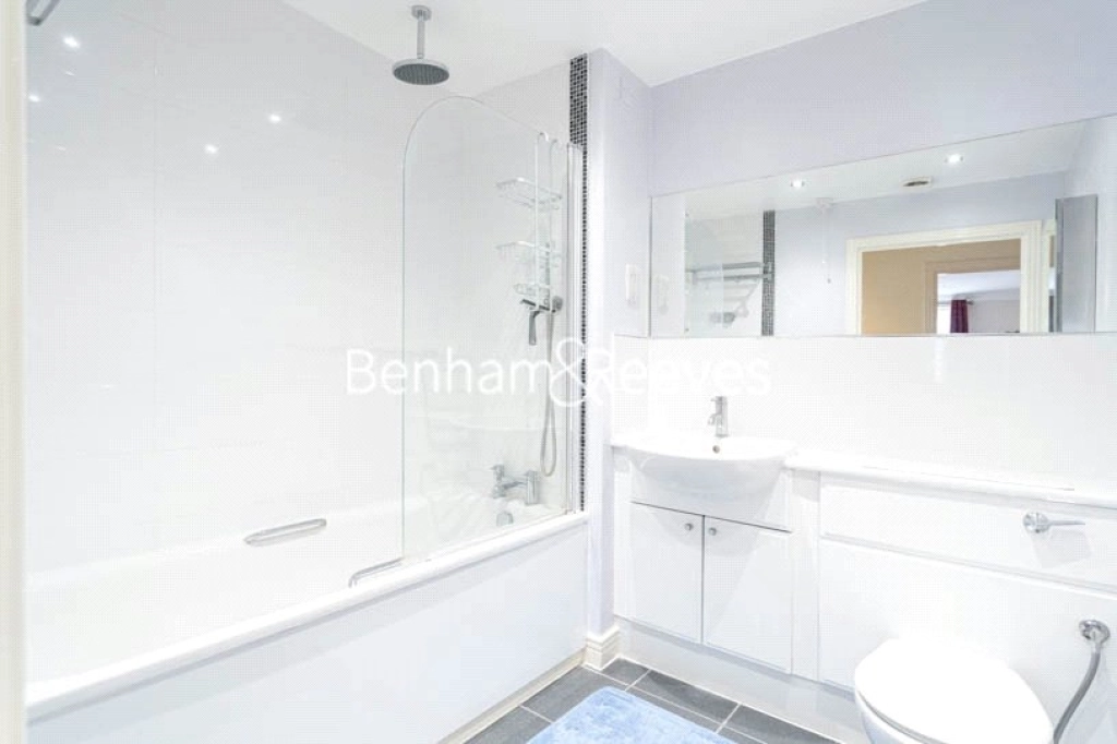 2 bedrooms apartments/flats for sale in Erebus Drive, London - SE28 view 4