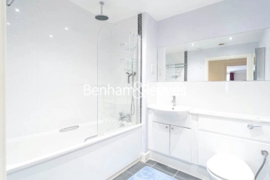 Erebus Drive, London - SE28 view 4
