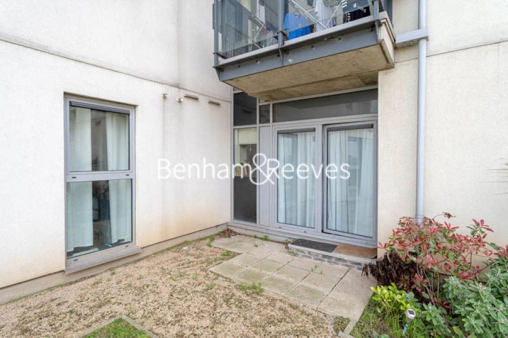 2 bedrooms apartments/flats for sale in Erebus Drive, London - SE28 view 6