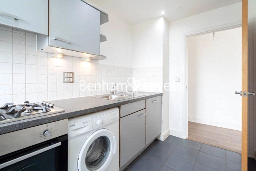 2 bedrooms apartments/flats for sale in Erebus Drive, London - SE28 view 2