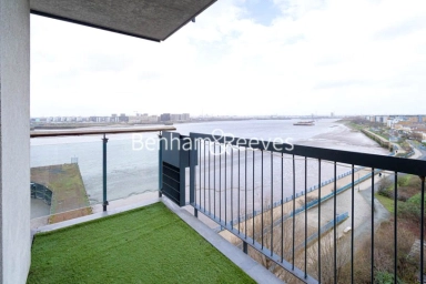 Erebus Drive, London - SE28 view 5